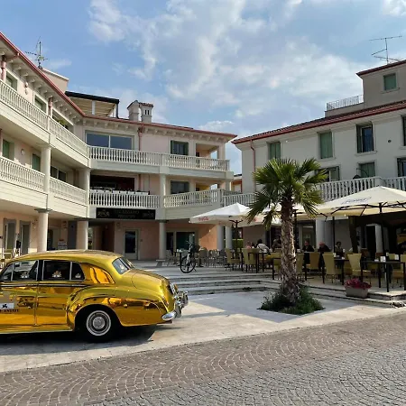 Apartment Gardappartamenti Rivo Lake View Desenzano del Garda