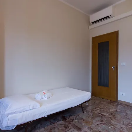 Apartment Gardappartamenti Rivo Lake View Desenzano del Garda